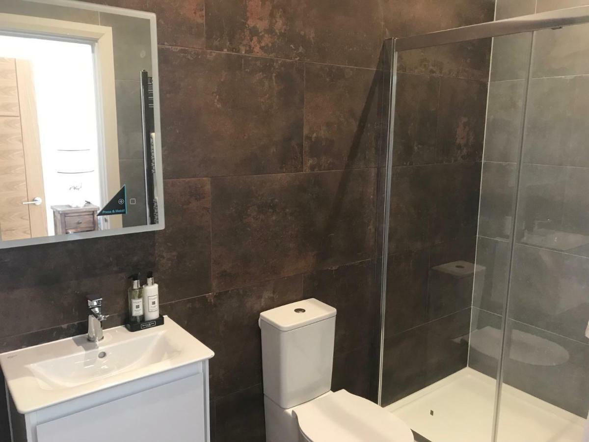 Birchover Juniper Court Aparthotel นอตติงแฮม ภายนอก รูปภาพ